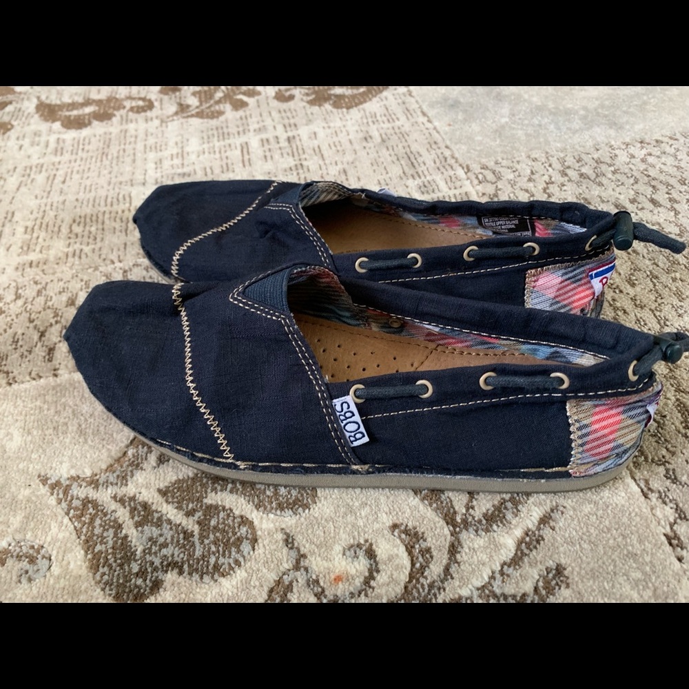 Navy blue Bobs 6.5